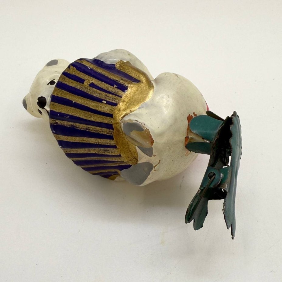 Игрушка елочная на прищепке "Медведь с гармошкой", стекло, роспись, Завод стеклянных ёлочных украшений и оптических изделий, г. Москва, СССР, 1950-1960 гг.