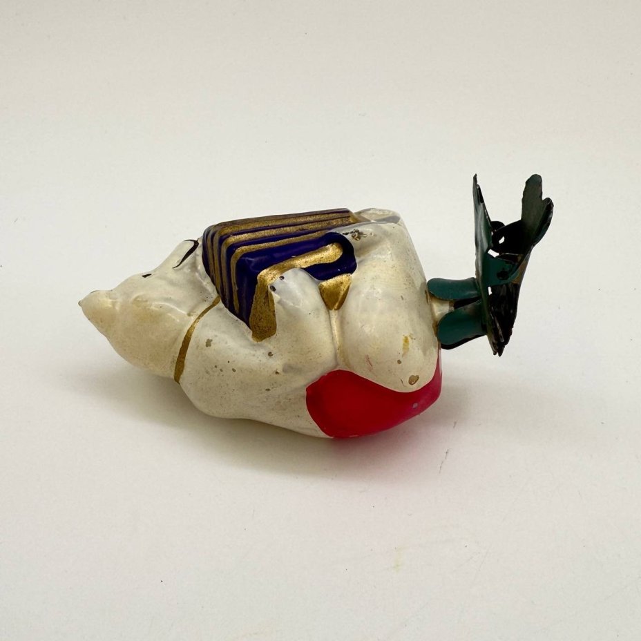 Игрушка елочная на прищепке "Медведь с гармошкой", стекло, роспись, Завод стеклянных ёлочных украшений и оптических изделий, г. Москва, СССР, 1950-1960 гг.