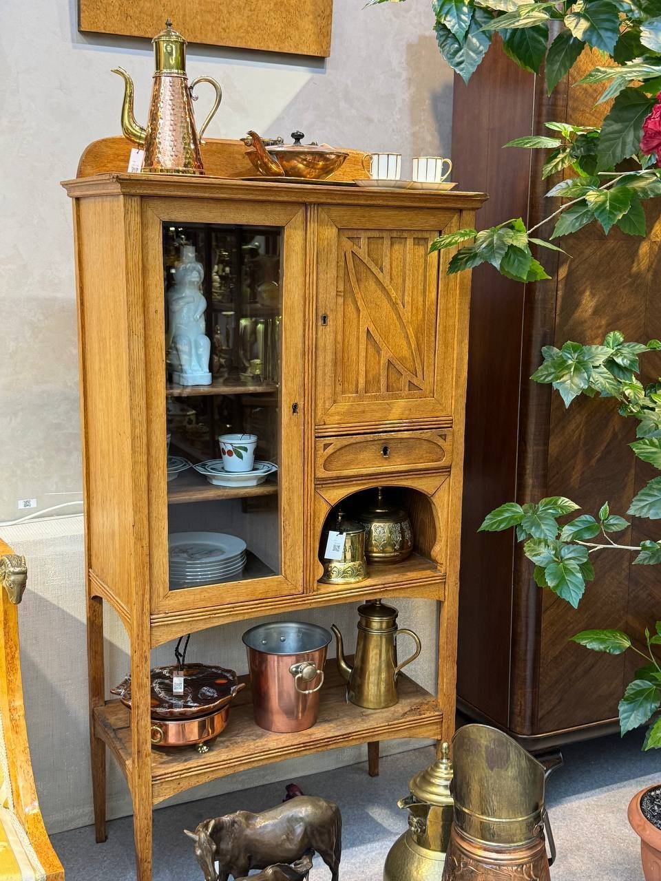 Шкаф (буфет) в стиле Модерн