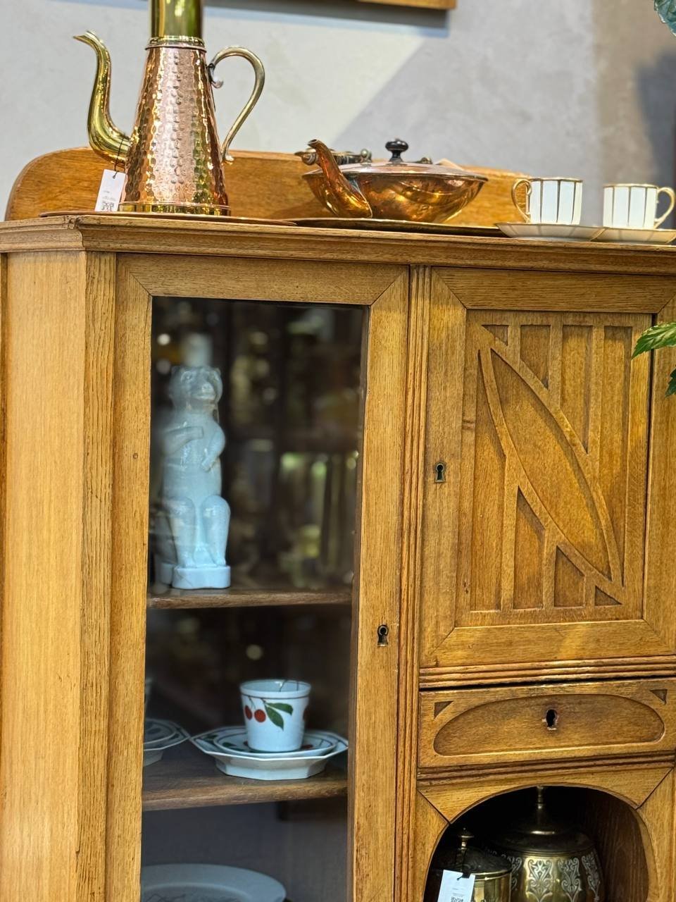 Шкаф (буфет) в стиле Модерн