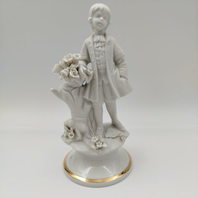 Статуэтка "Юный кавалер с букетом цветов", бисквит, золочение, Capodimonte (Каподимонте), Италия, 1970-1990 гг.