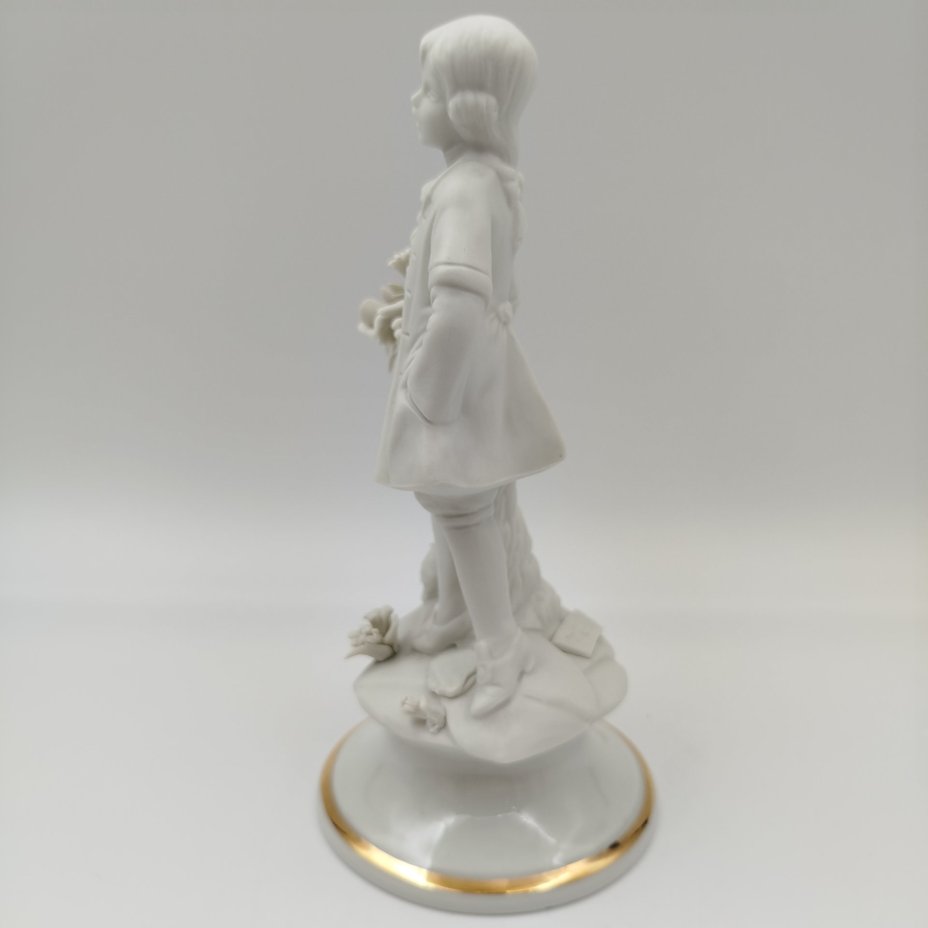 Статуэтка "Юный кавалер с букетом цветов", бисквит, золочение, Capodimonte (Каподимонте), Италия, 1970-1990 гг.