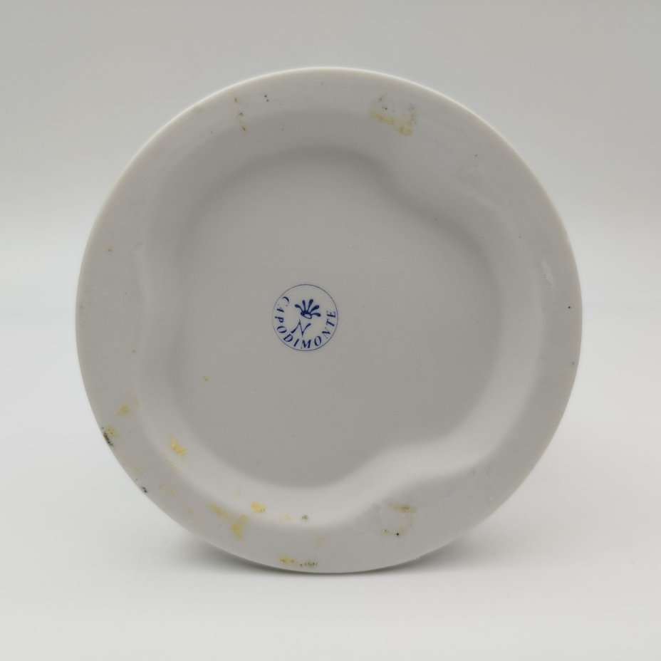 Статуэтка "Юный кавалер с букетом цветов", бисквит, золочение, Capodimonte (Каподимонте), Италия, 1970-1990 гг.