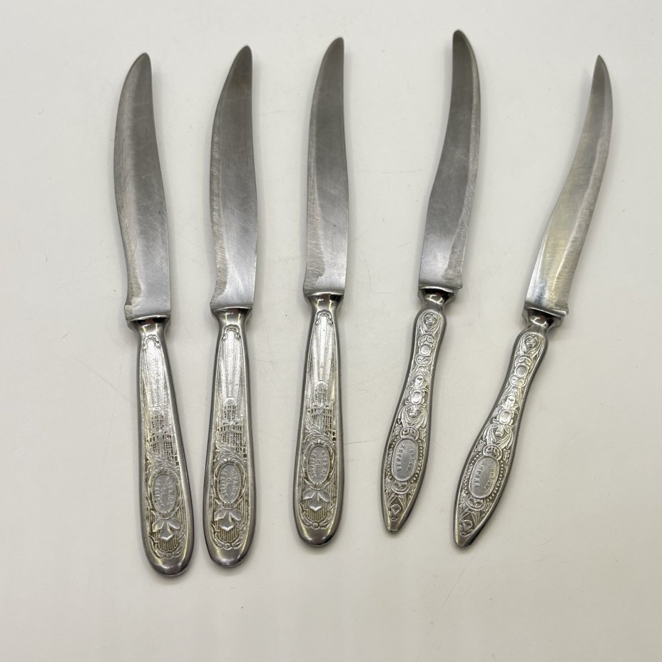 Набор из 5 столовых ножей с фигурным изображением на ручке (подбор), сталь, Павловский завод художественных металлоизделий им. С.М. Кирова, СССР, 1960-1980 гг.