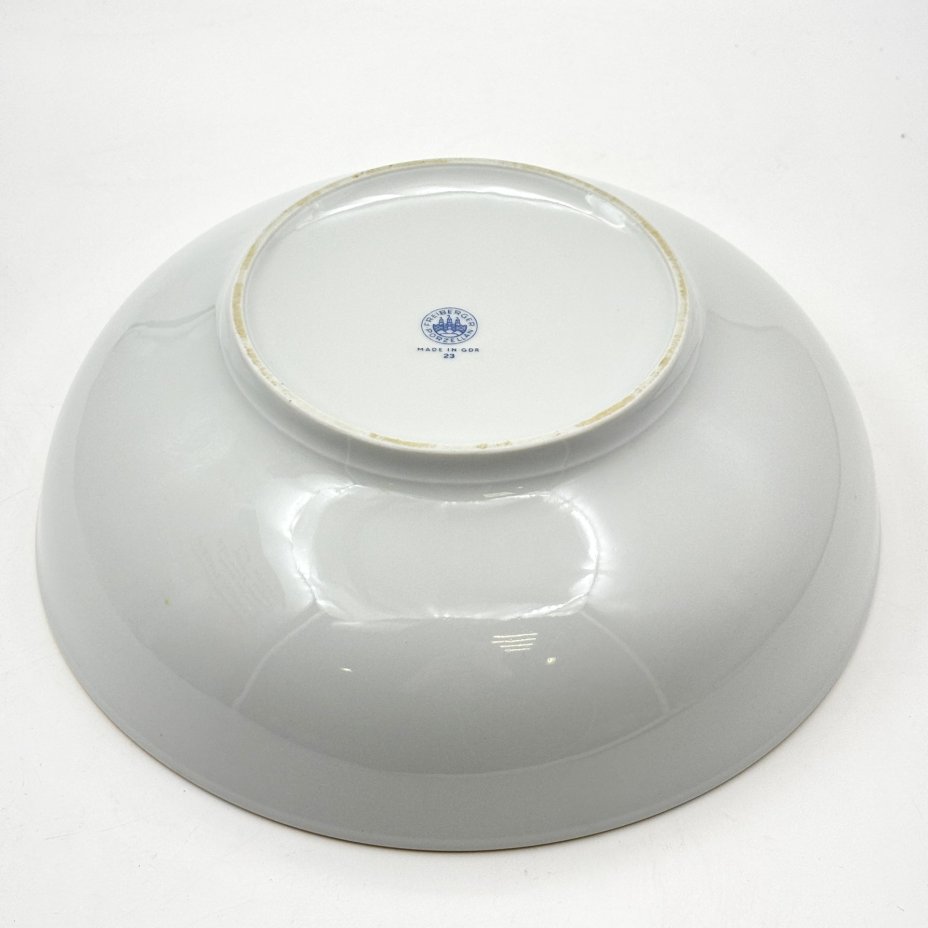 Салатник, украшенный цветочным декором, фарфор, деколь, золочение, Freiberger Porzellan, ГДР, 1970-1995 гг.