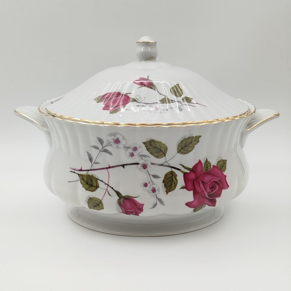 Супница, украшенная изображением розы, фарфор, деколь, золочение, Chodziez, Польша, 1964-1980 гг.