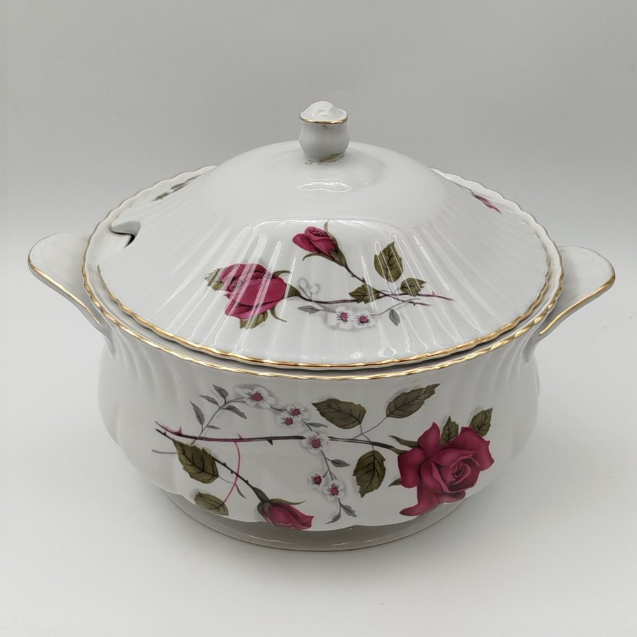 Супница, украшенная изображением розы