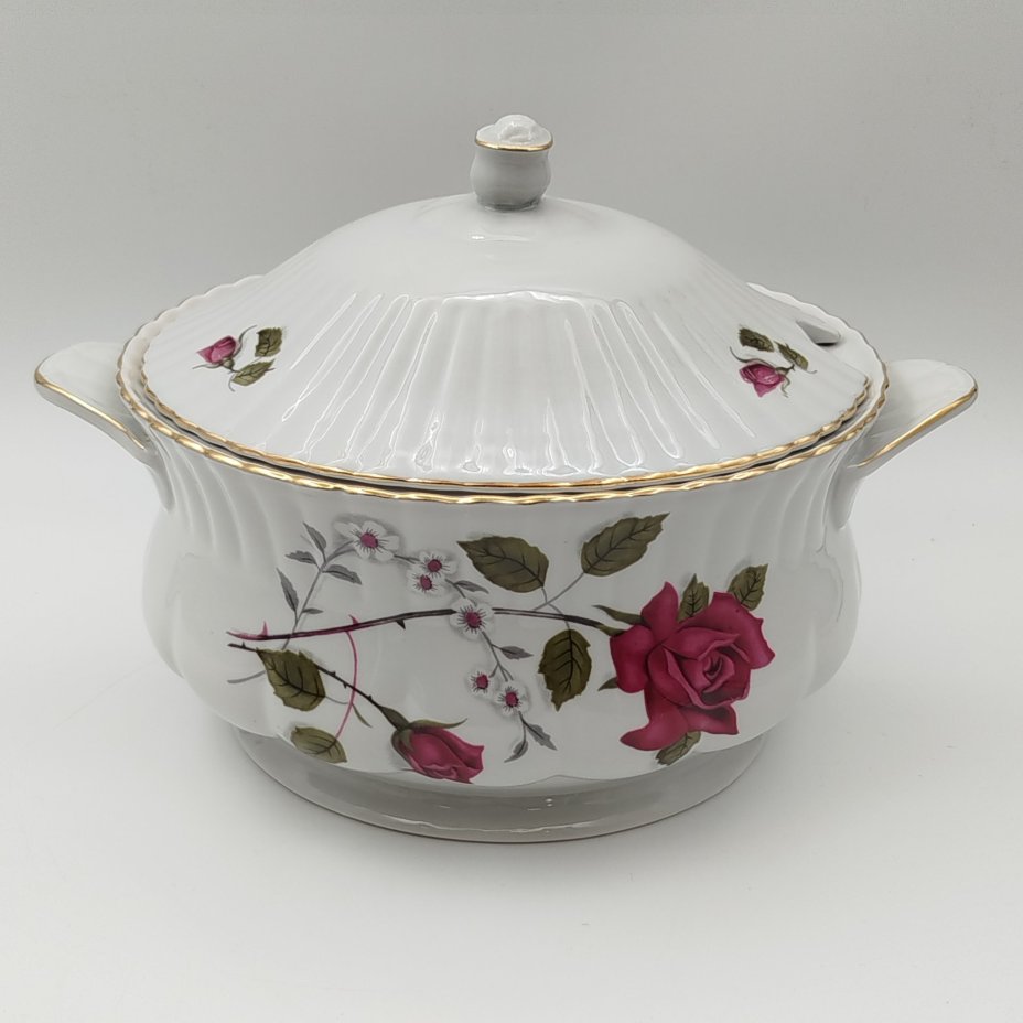 Супница, украшенная изображением розы