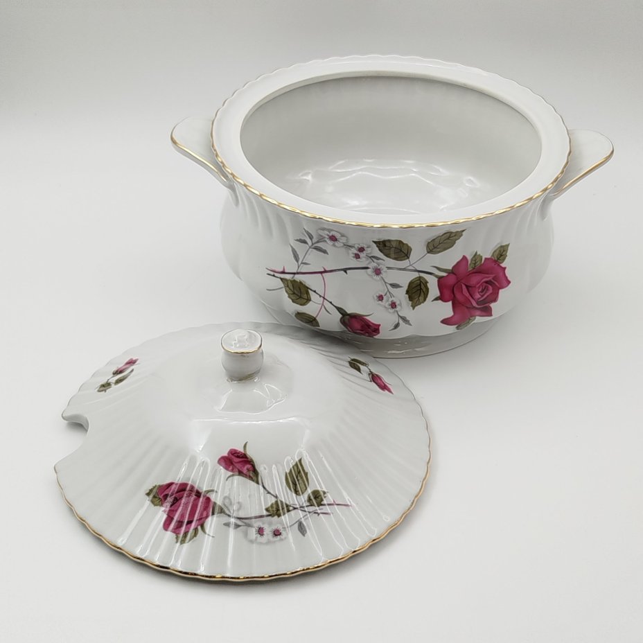 Супница, украшенная изображением розы