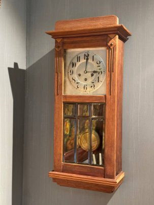 Часы настенные (четвертные) в расстеклованном корпусе в стиле модерн, Junghans