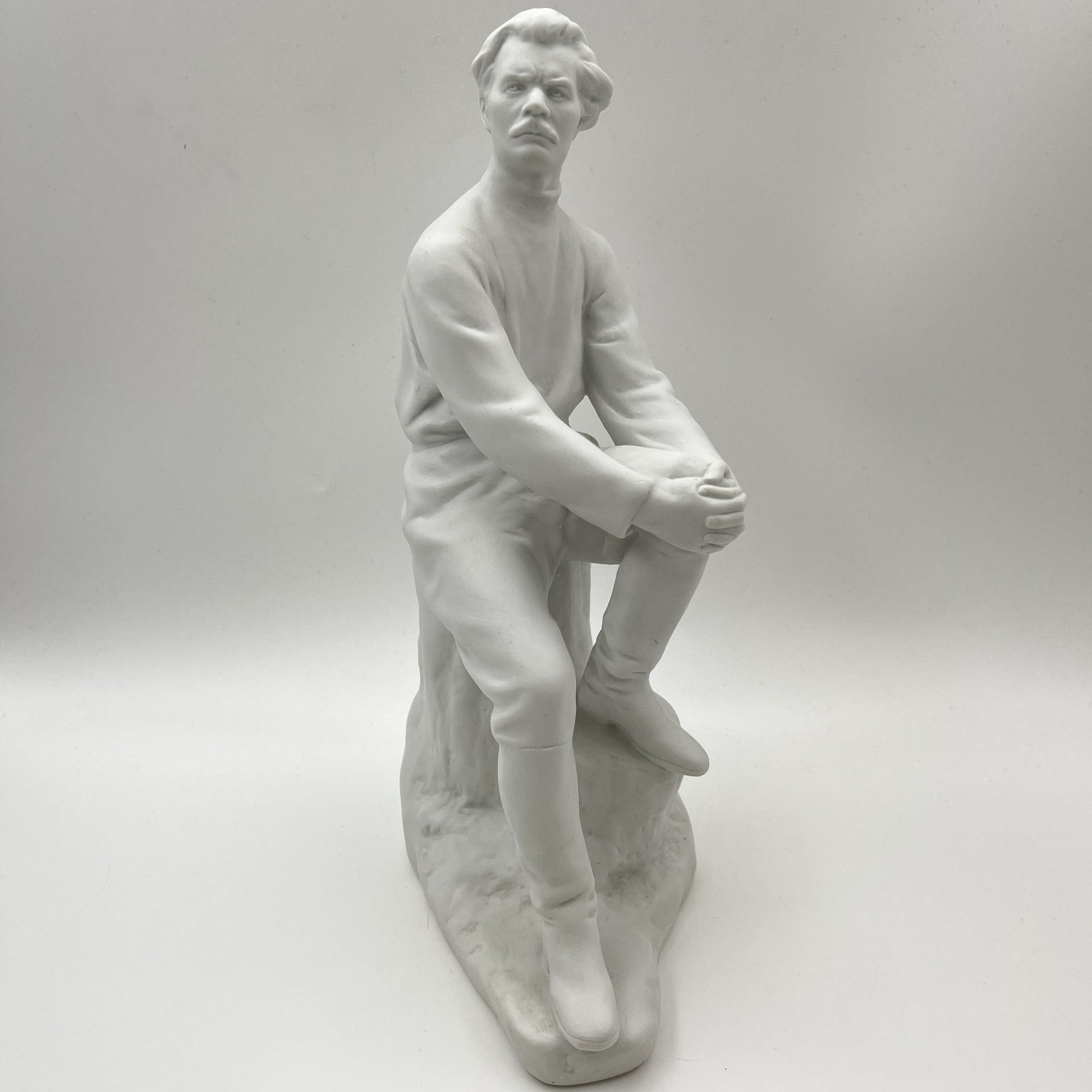 Статуэтка "Максим Горький", автор В.Г. Стамов, бисквит, Ленинградский фарфоровый завод (ЛФЗ), СССР, 1950-1960 гг.