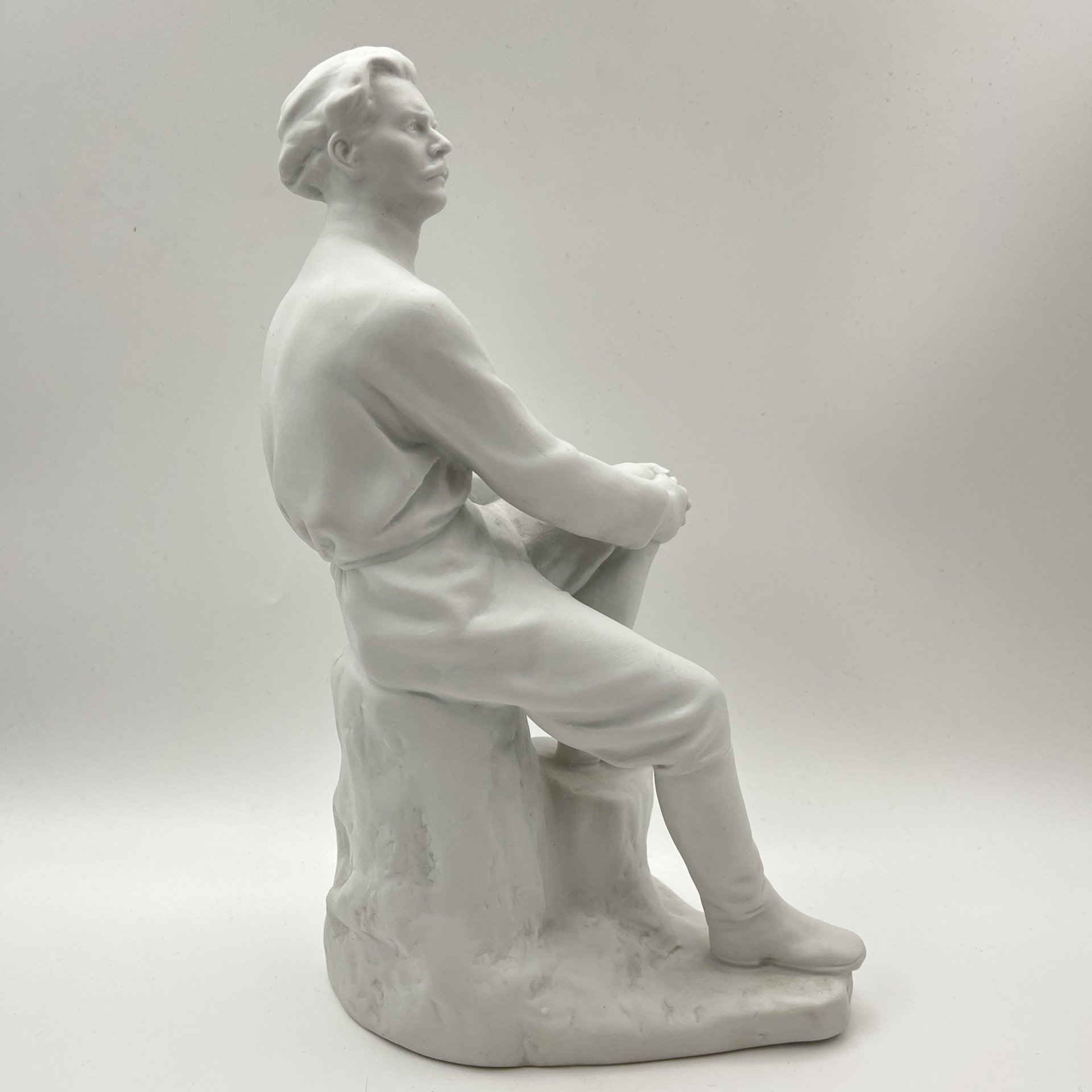 Статуэтка "Максим Горький", автор В.Г. Стамов, бисквит, Ленинградский фарфоровый завод (ЛФЗ), СССР, 1950-1960 гг.