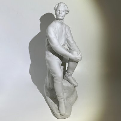 Статуэтка "Максим Горький", автор В.Г. Стамов, Ленинградский фарфоровый завод (ЛФЗ)
