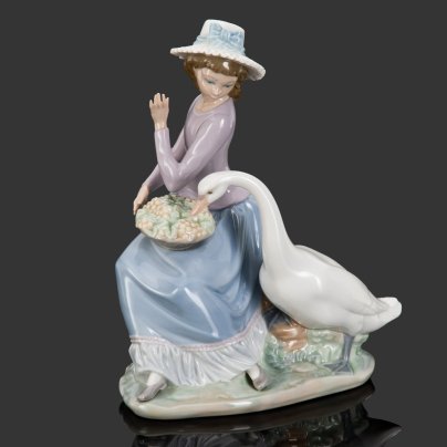 Статуэтка "Девушка с гусем", скульптор Vicente Martinez, фарфор, роспись, Lladro, Lladro