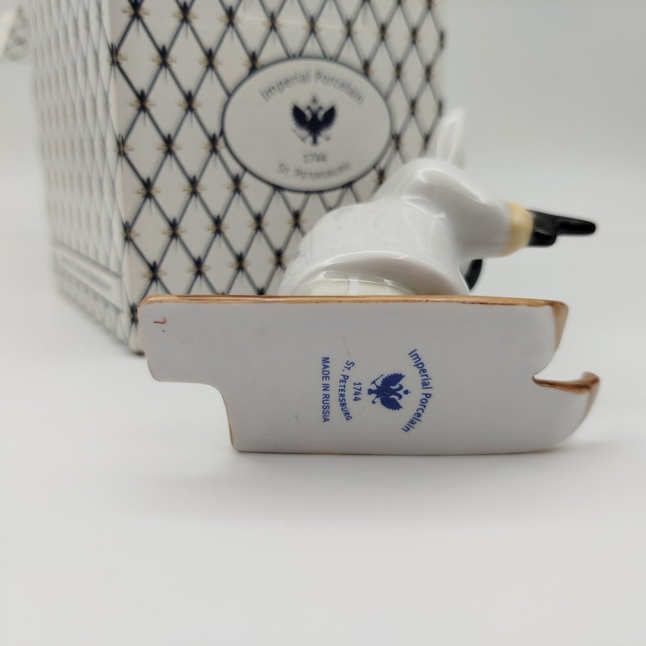 Статуэтка "Русский партизан №1" в оригинальной коробке, автор В.А. Голубев, фарфор, роспись, картон, Императорский фарфоровый завод (ИФЗ), Российская Федерация, 2004 г.