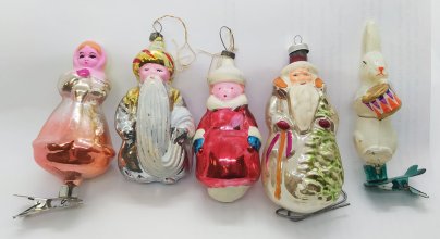 Набор из пяти ёлочных игрушек различных форм и расцветок