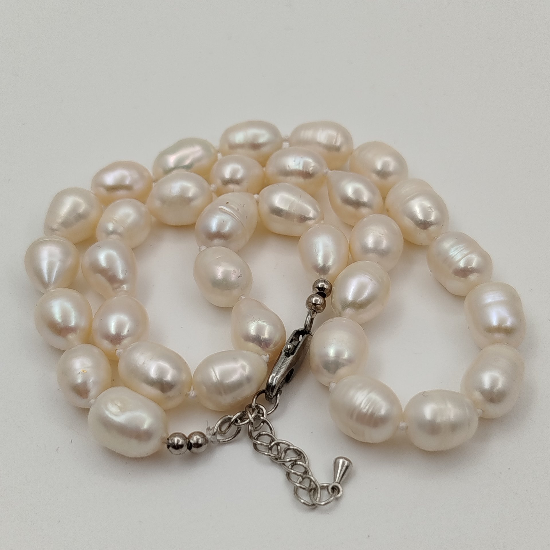 Бусы с бусинами вытянутой формы, металл, культивированный жемчуг, Азия, 2000-2020 гг.