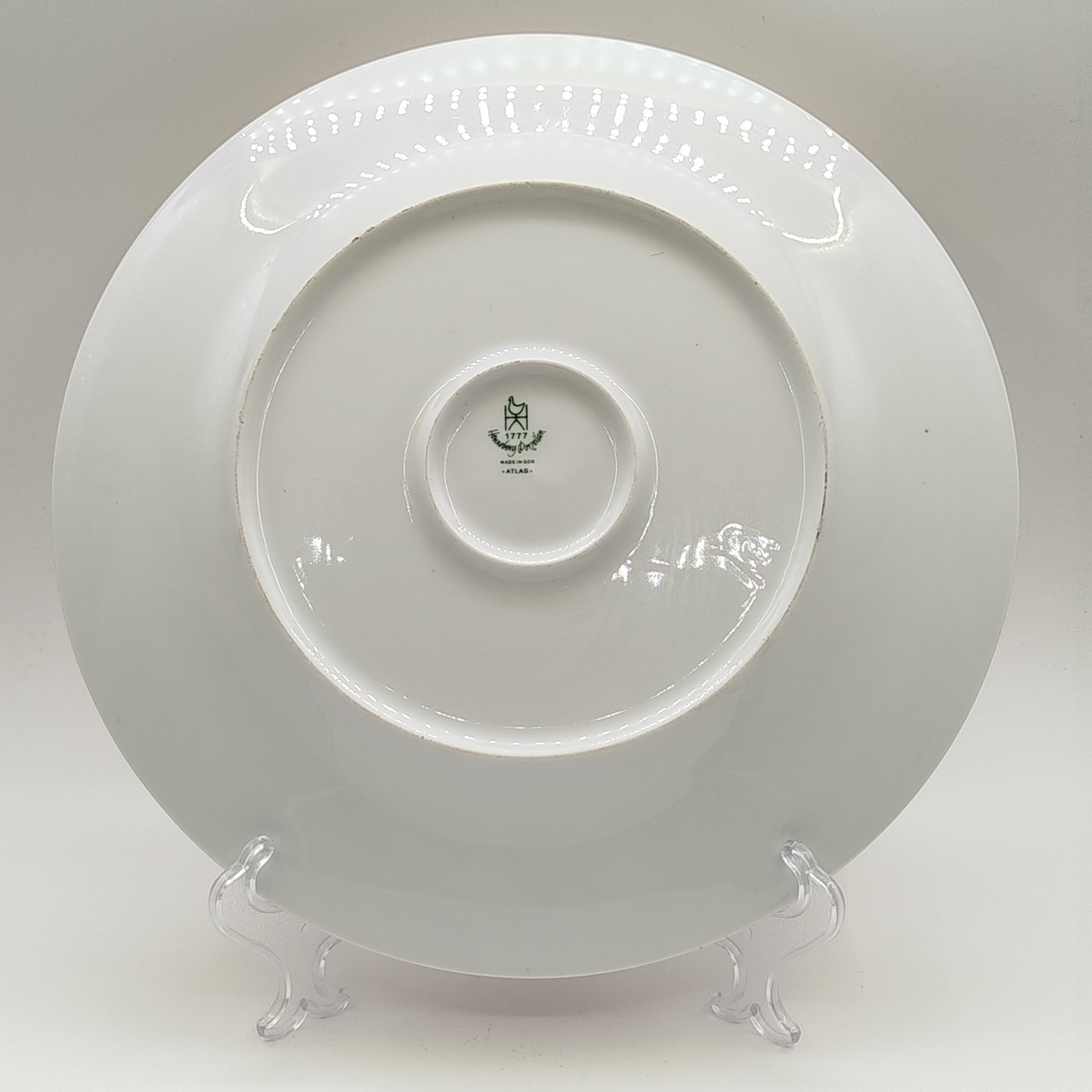 Блюдо сервировочное с цветочным орнаментом, фарфор, деколь, золочение, Graf Von Henneberg Porzellan, 1777 Jlmenau, ГДР, 1977-1990 гг.