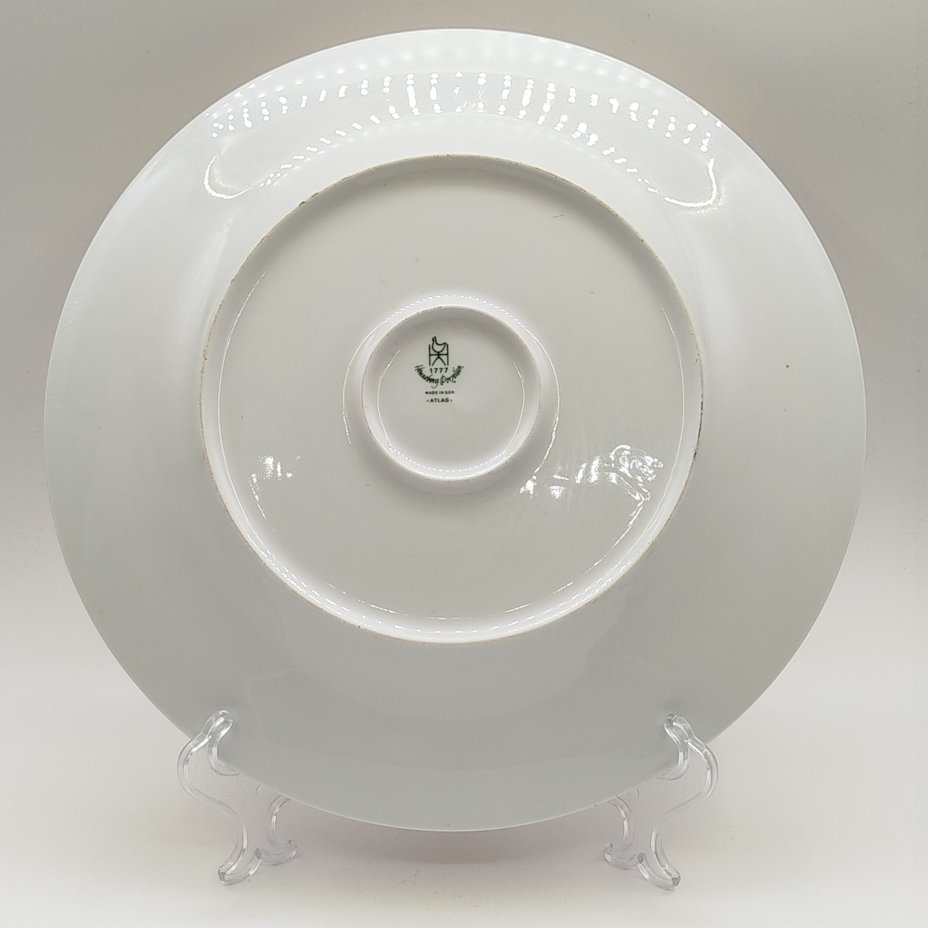 Блюдо сервировочное с цветочным орнаментом