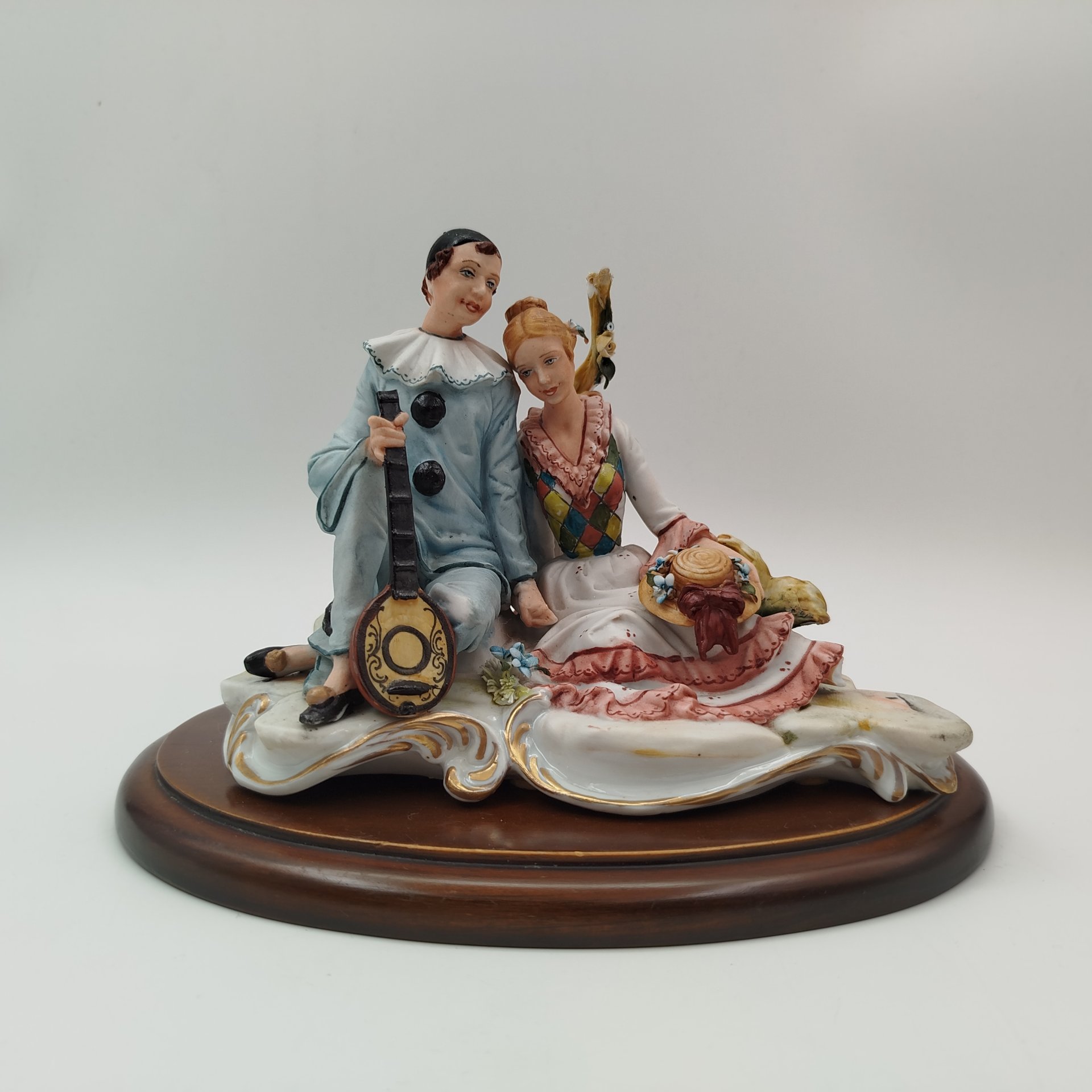 Статуэтка "Пьеро и Коломбина", бисквит, дерево, роспись, Capodimonte (Каподимонте), Италия, 1980-2000 гг.