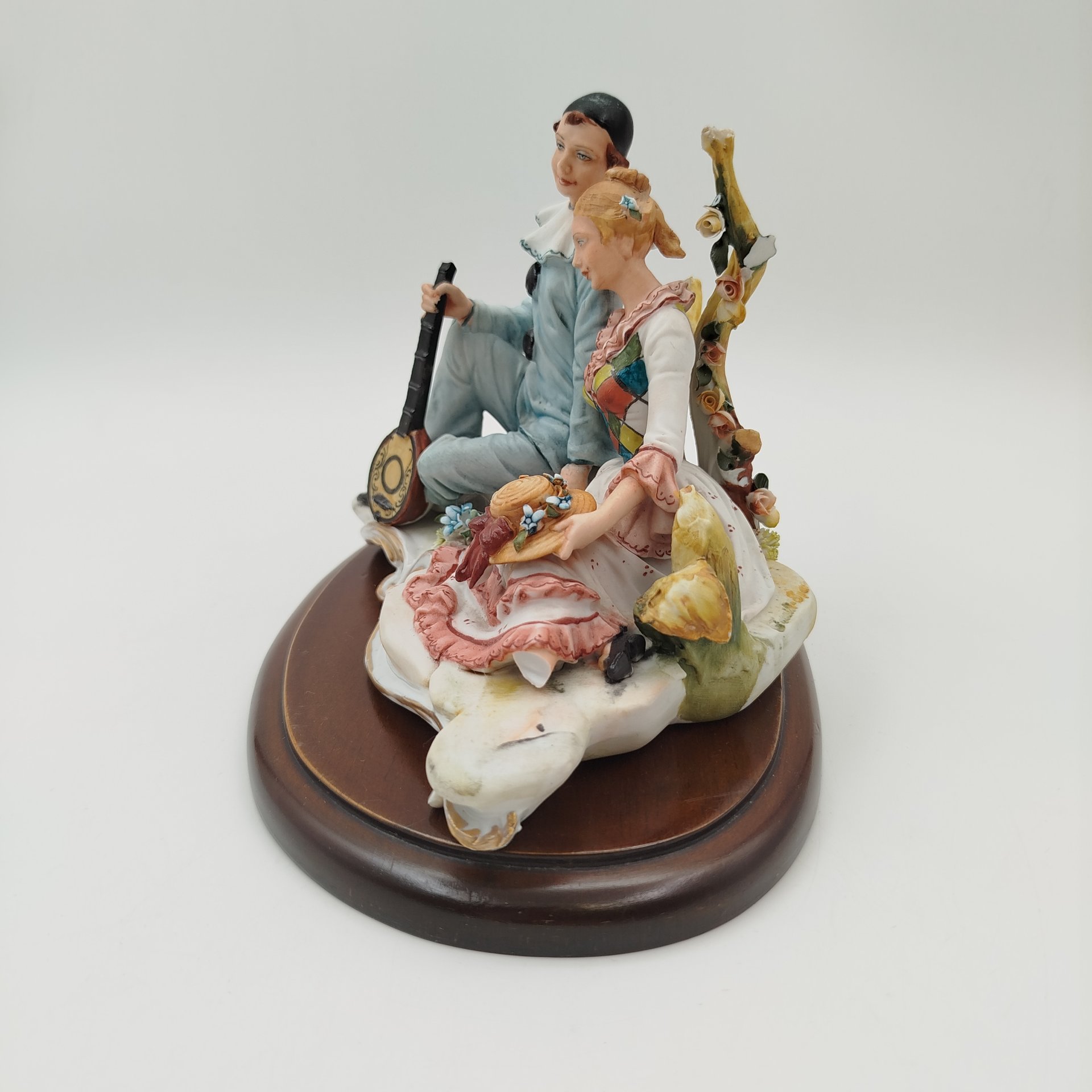 Статуэтка "Пьеро и Коломбина", бисквит, дерево, роспись, Capodimonte (Каподимонте), Италия, 1980-2000 гг.
