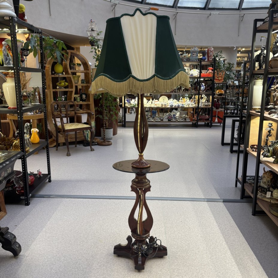 Торшер на фигурном основании с зеленым абажуром