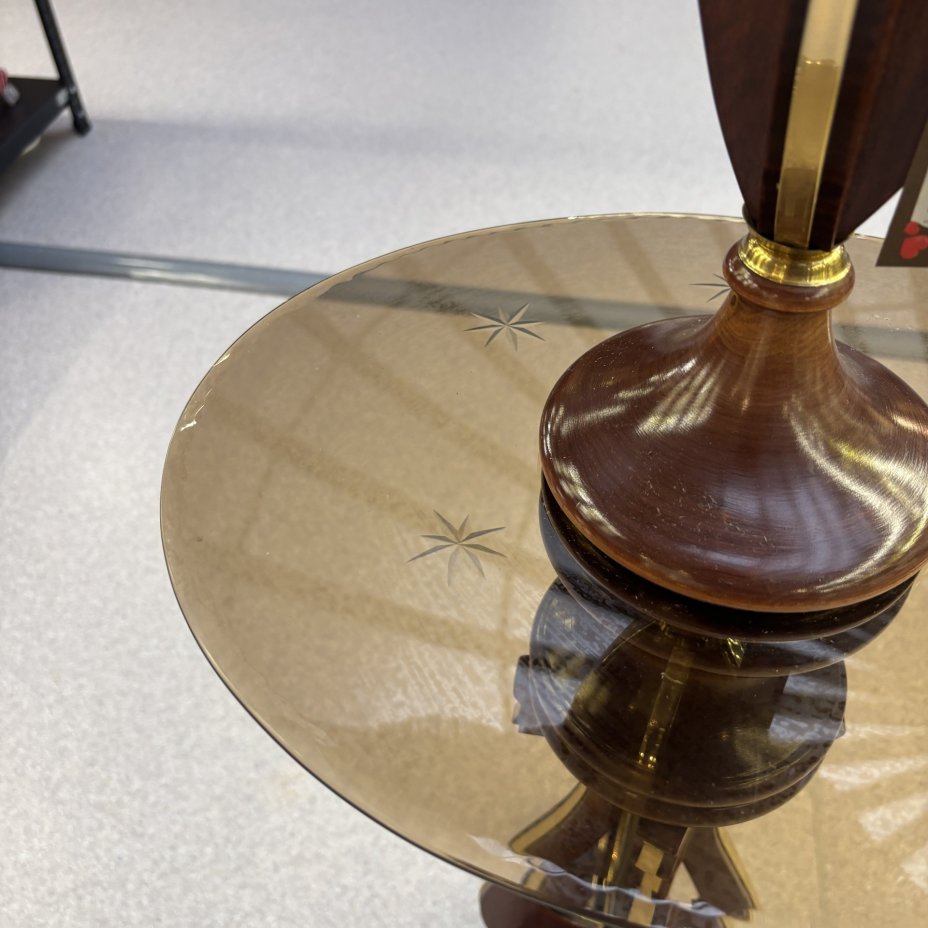 Торшер на фигурном основании с зеленым абажуром