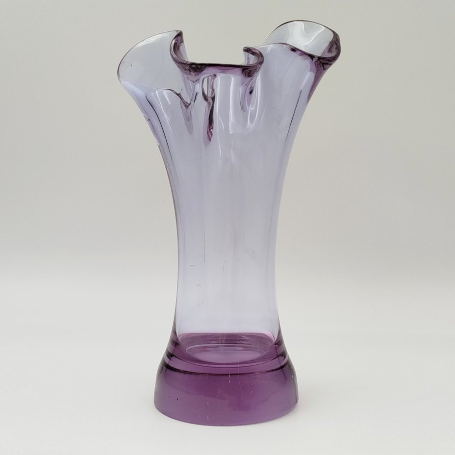 Ваза миниатюрная лилового оттенка, стекло, гутная техника, СССР, 1970-1990 гг.
