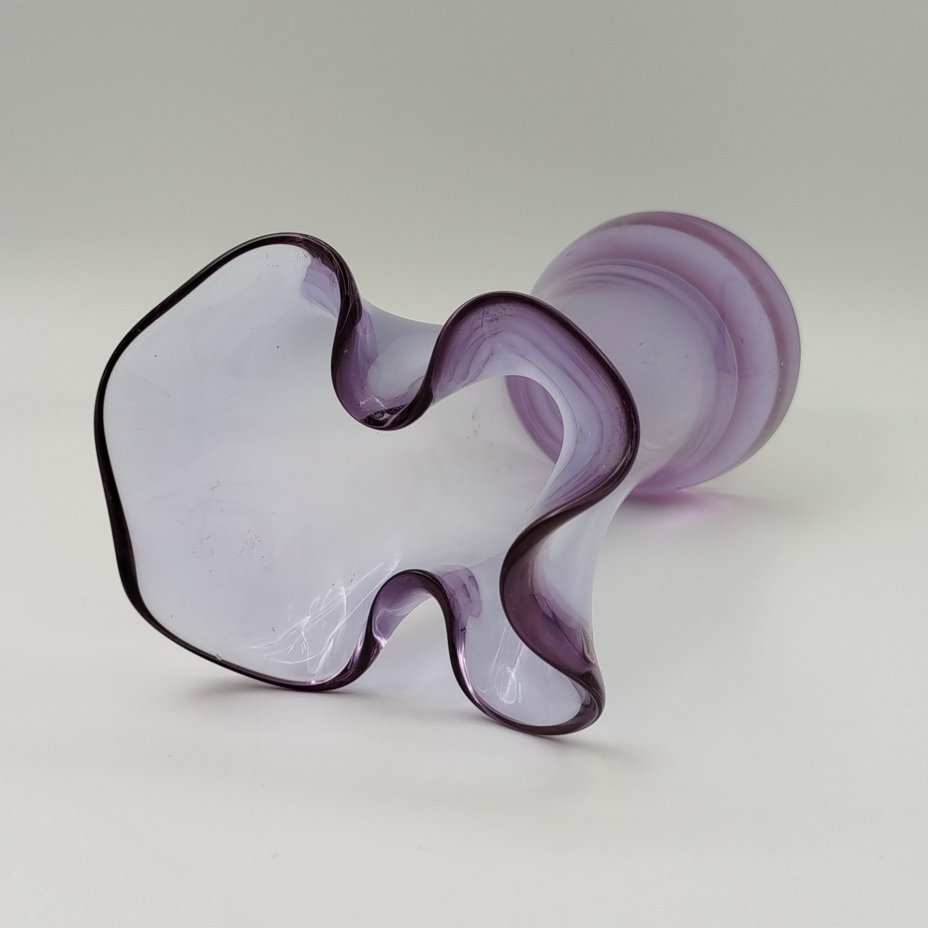 Ваза миниатюрная лилового оттенка