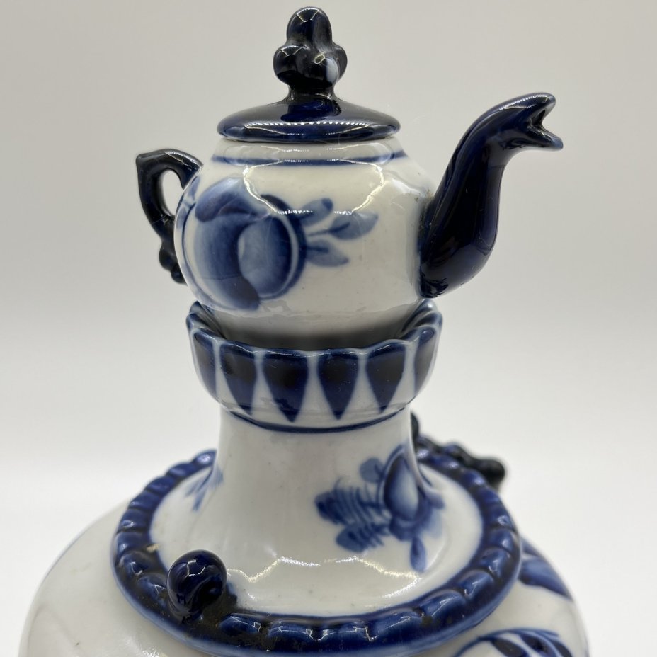 Самовар декоративный с чайником, украшенный цветочным декором, фарфор, роспись, Объединение «Гжель», СССР, 1972-1985 гг.