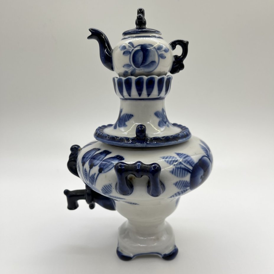 Самовар декоративный с чайником, украшенный цветочным декором, фарфор, роспись, Объединение «Гжель», СССР, 1972-1985 гг.