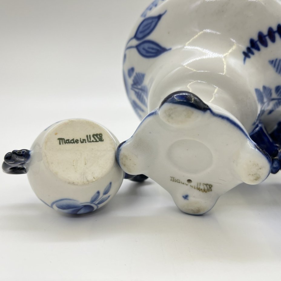 Самовар декоративный с чайником, украшенный цветочным декором, фарфор, роспись, Объединение «Гжель», СССР, 1972-1985 гг.