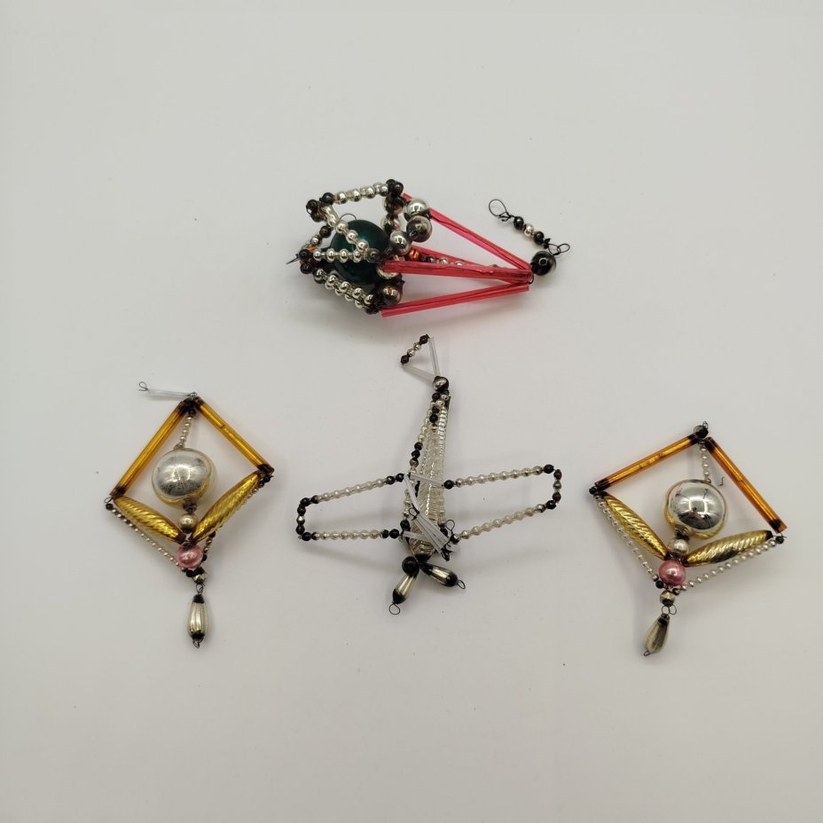 Набор из четырех ёлочных игрушек, стекло, стеклярус, Завод «Лаборприбор», СССР, 1950-1970 гг.