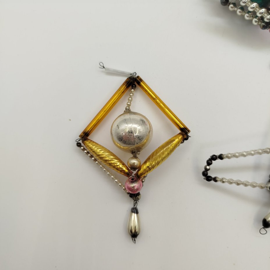 Набор из четырех ёлочных игрушек, стекло, стеклярус, Завод «Лаборприбор», СССР, 1950-1970 гг.