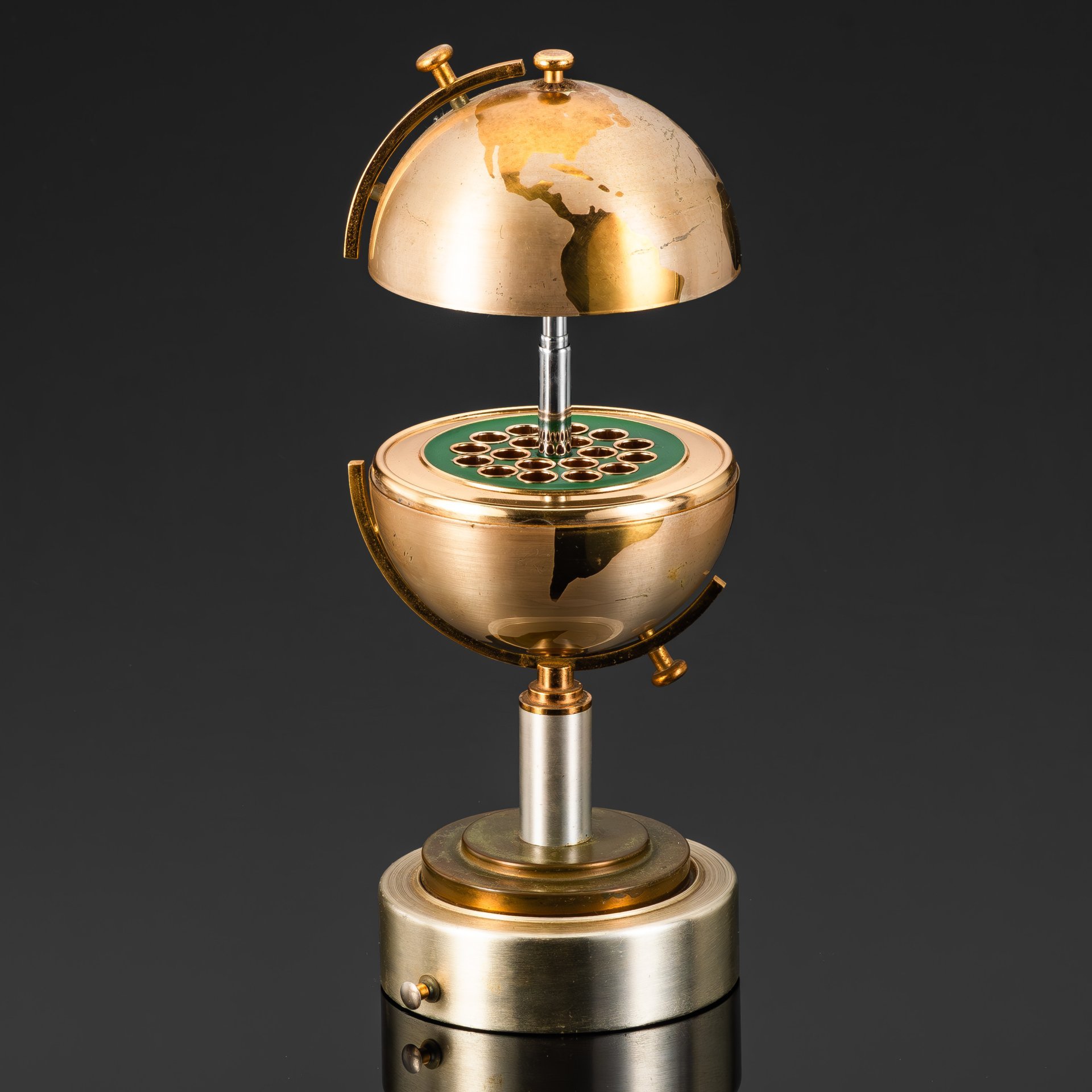 Сигаретница настольная, музыкальная "Глобус" на 18 сигарет