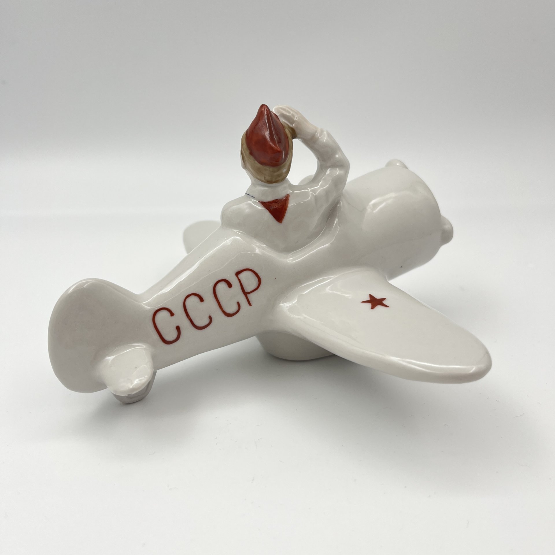 Статуэтка "Пионер в самолете", фарфор, роспись, Коростенский фарфоровый завод (КФЗ), Украина, 1980-2000 гг.