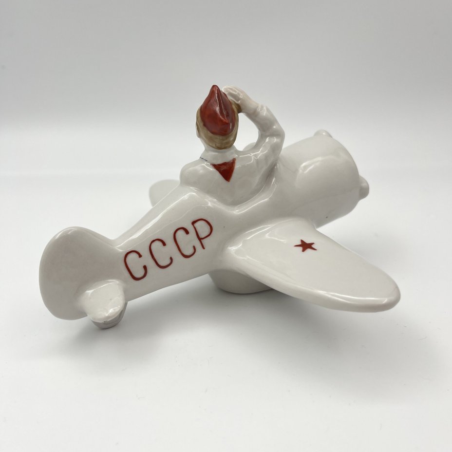 Статуэтка "Пионер в самолете", фарфор, роспись, Коростенский фарфоровый завод (КФЗ), Украина, 1980-2000 гг., Коростенский фарфоровый завод (КФЗ)