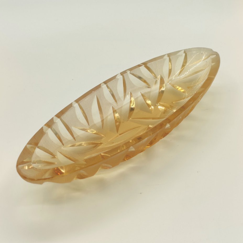 Лоток из туалетного набора "Листики", автор Х.М. Пыльд, цветное стекло, алмазная грань, Ленинградский завод художественного стекла (ЛЗХС), СССР, 1960-1980 гг.