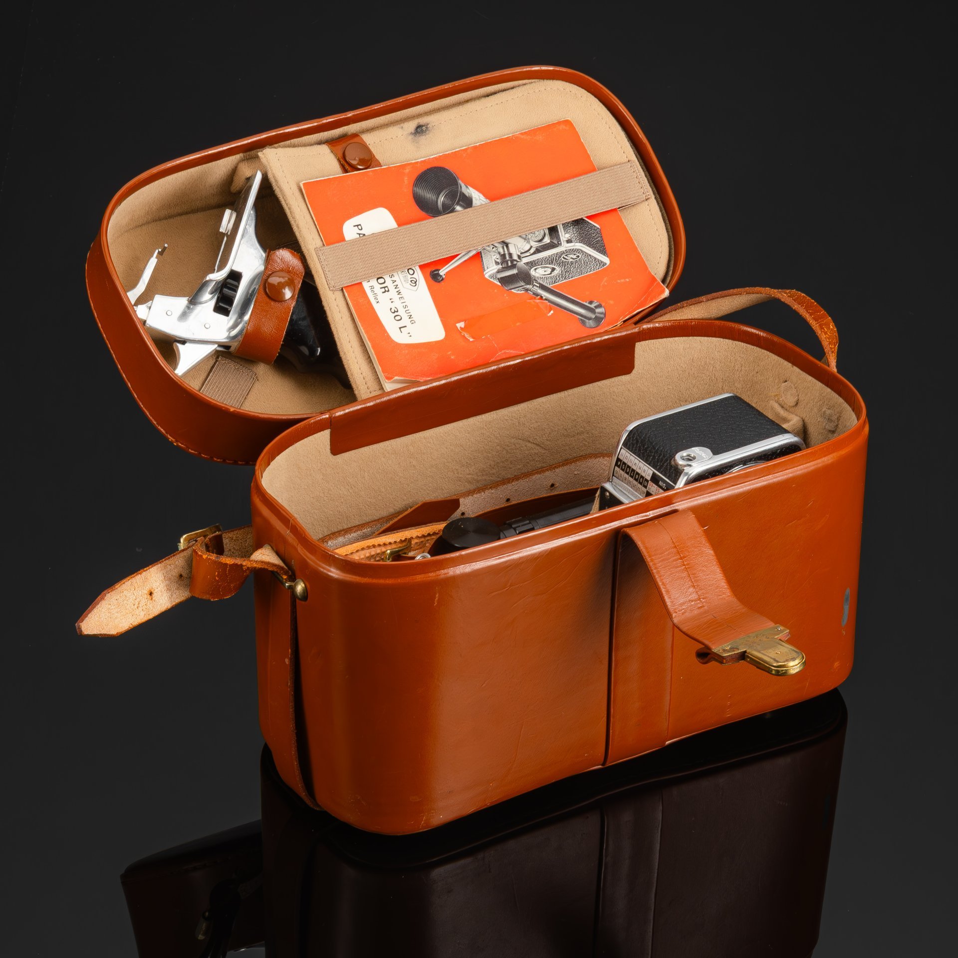 Кинокамера "Bolex C8SL" с объективом "Berthiot Pan-Cinor 2.8/10-30" в кофре, Paillard Bolex