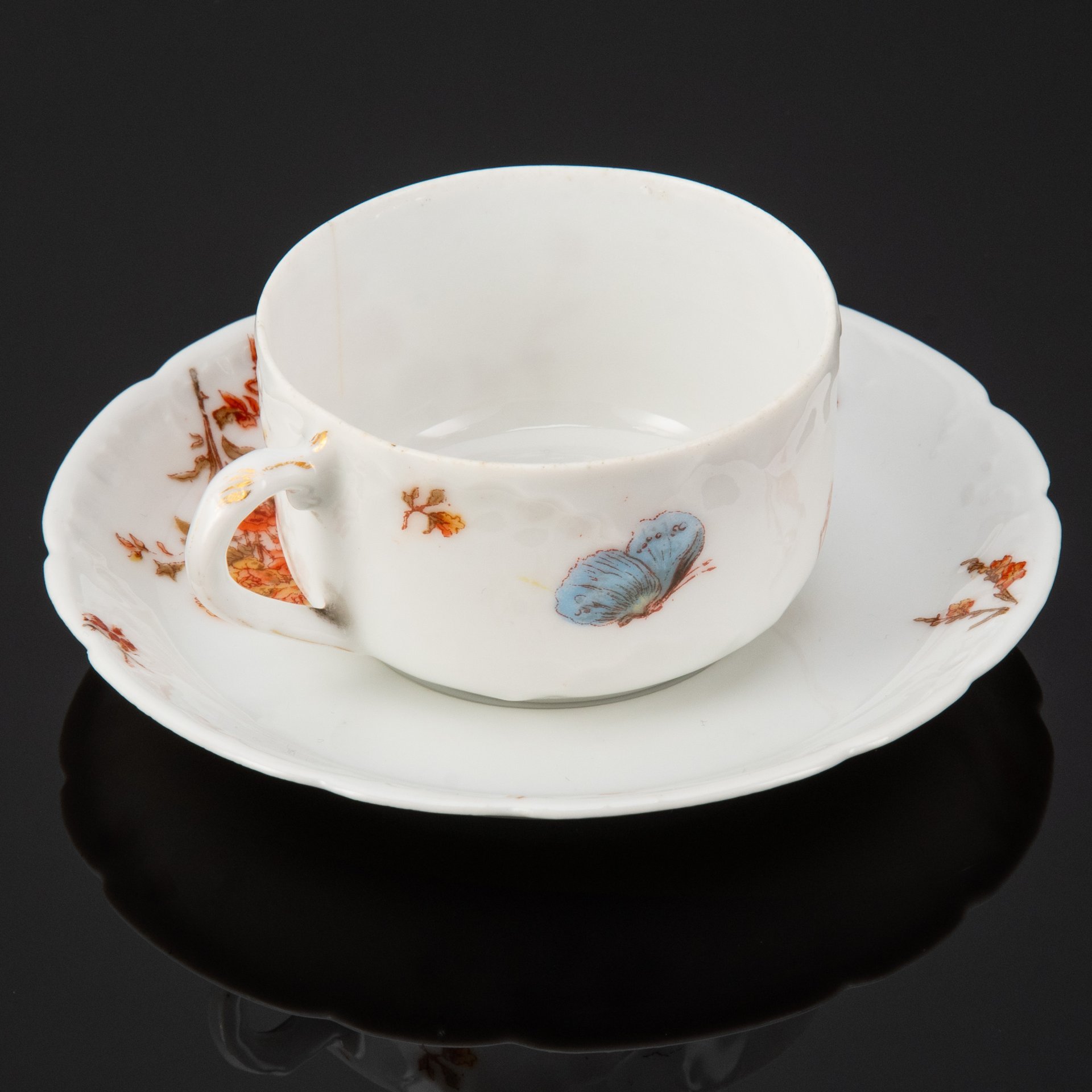 Пара кофейная с декором в виде цветов и бабочек, фарфор, деколь, золочение, Фарфоровый завод братьев Корниловых, Российская империя, 1884-1917 гг.