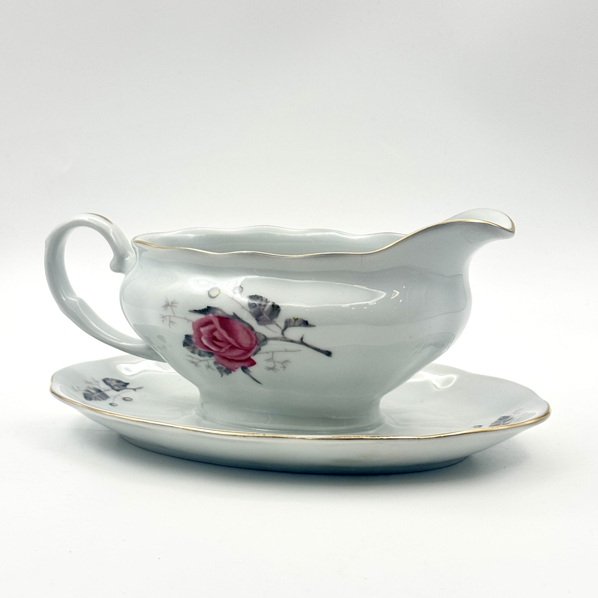 Соусник, украшенный изображением розы, фарфор, деколь, золочение, Karolina (Фарфоровая мануфактура «Каролина», Польша), Польша, 1980-1990 гг.