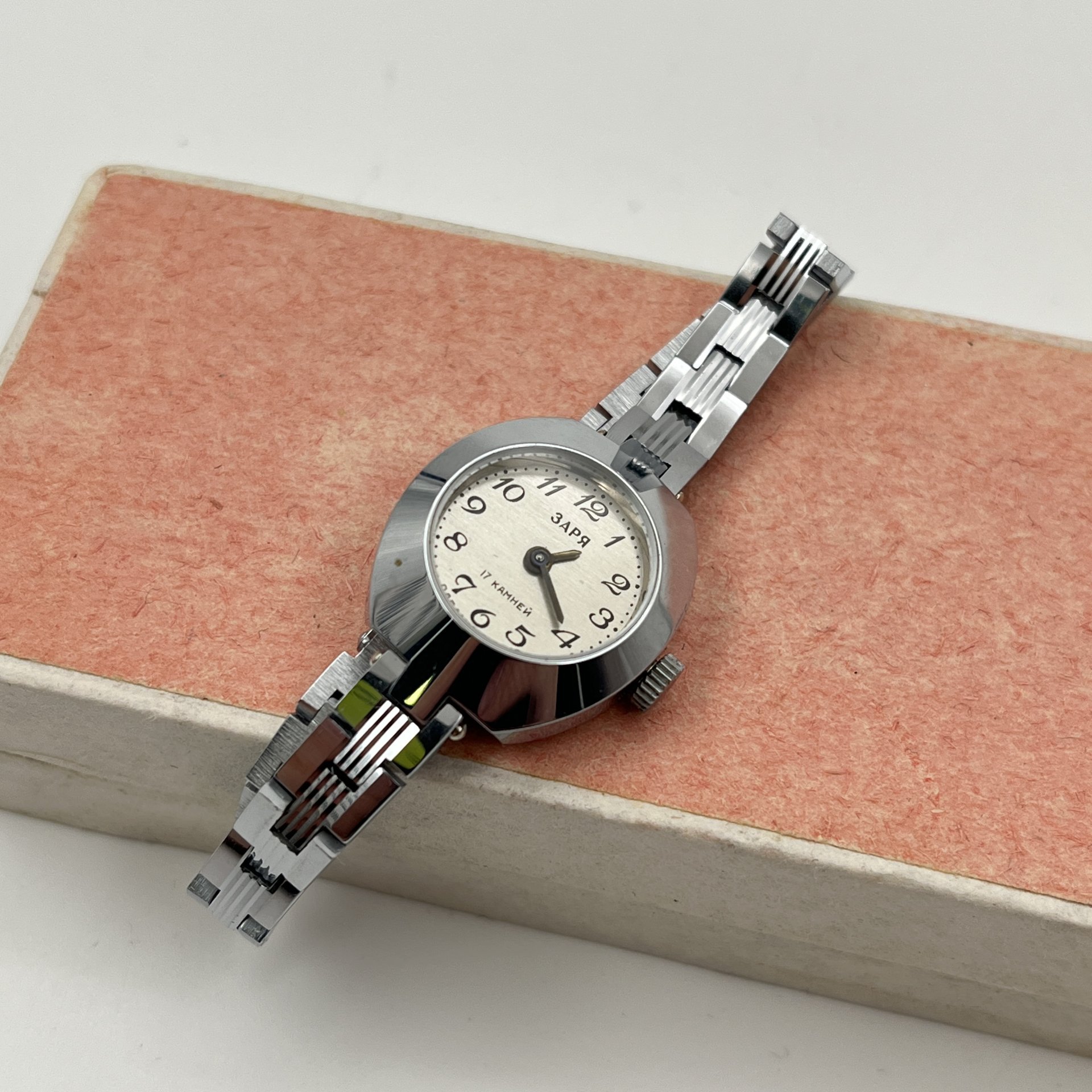 Часы наручные "Заря" в оригинальной упаковке с документами, металл, стекло, картон, Пензенский часовой завод, СССР, 1991 г.