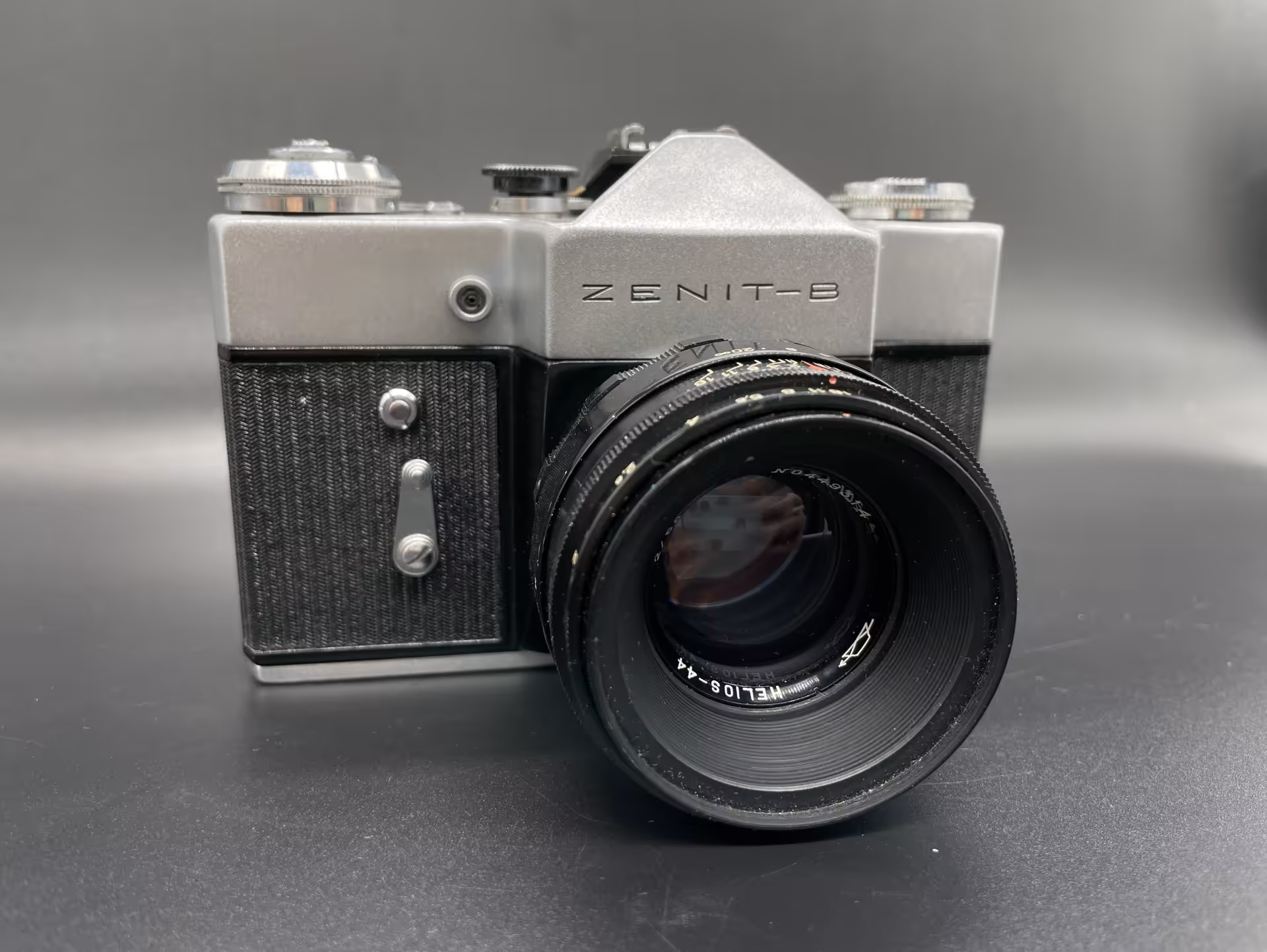 Фотоаппарат пленочный "Зенит-B" с объективом "Гелиос-44", Красногорский механический завод (КМЗ)