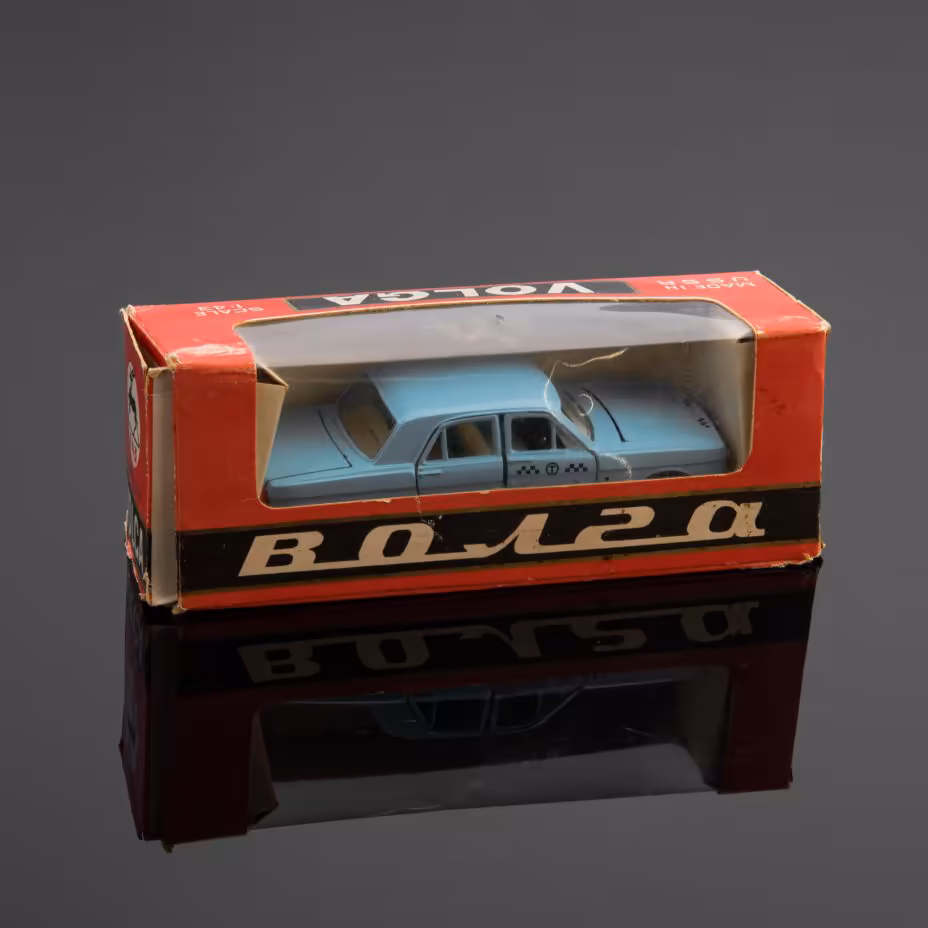 Модель автомобиля в масштабе 1:43 "ГАЗ 2401" (такси)