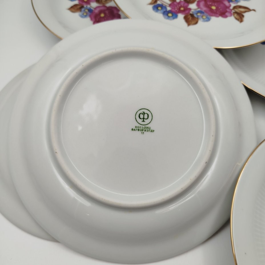 Набор из 6-ти десертных тарелок и блюда, украшенных цветочным декором, фарфор, деколь, золочение, Colditz (Кольдиц), ГДР, 1960-1980 гг.