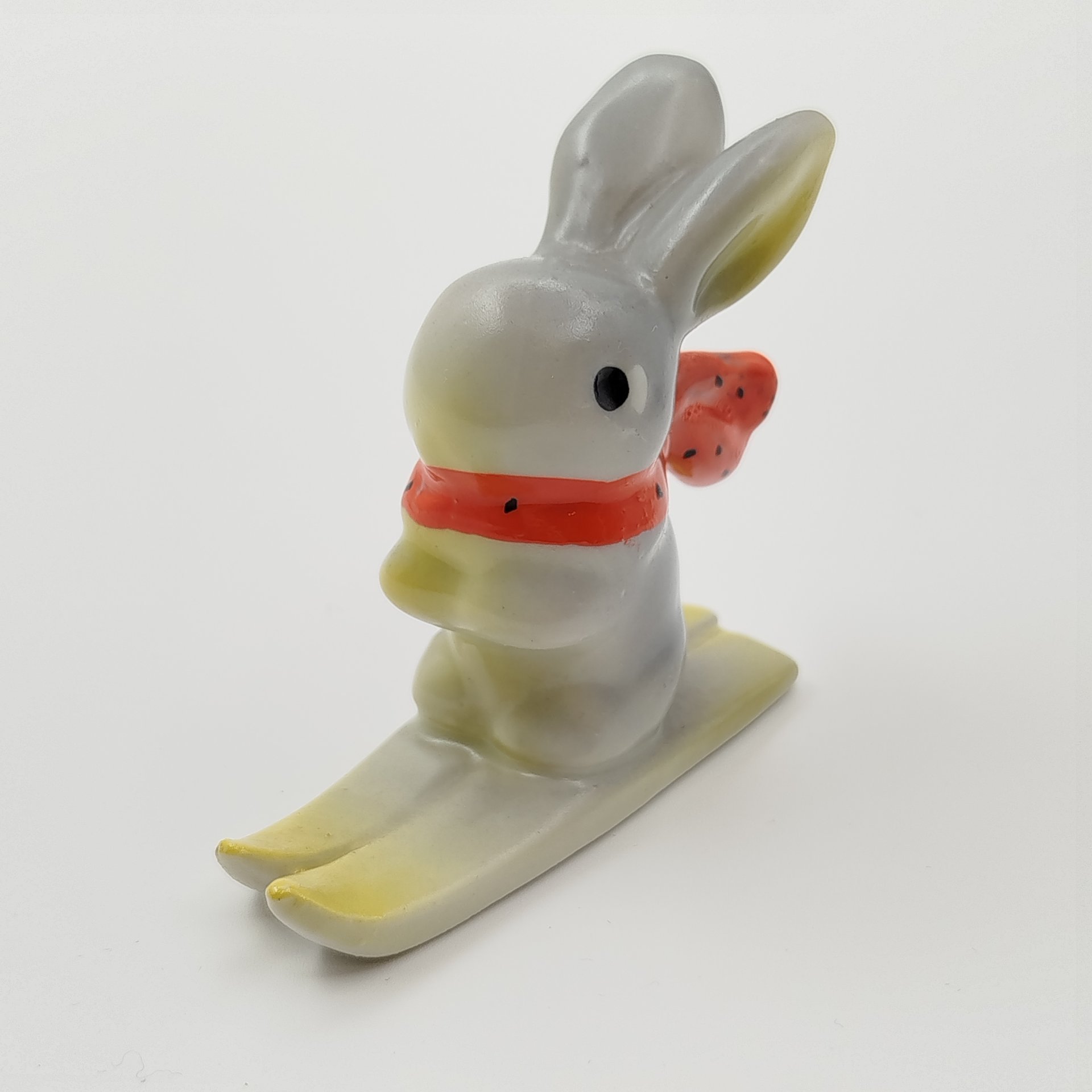 Статуэтка "Заяц на лыжах", автор К. Мельник, фарфор, роспись, Барановский фарфоровый завод, СССР, 1960-1970 гг.