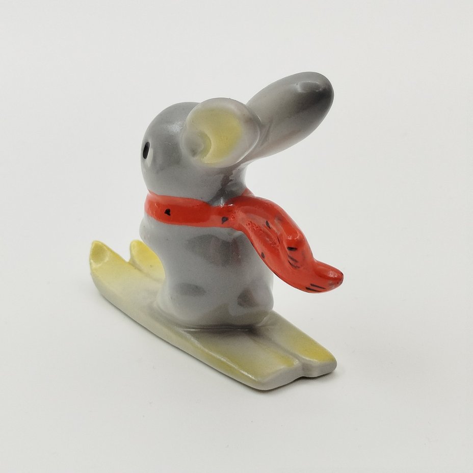 Статуэтка "Заяц на лыжах", автор К. Мельник, фарфор, роспись, Барановский фарфоровый завод, СССР, 1960-1970 гг.