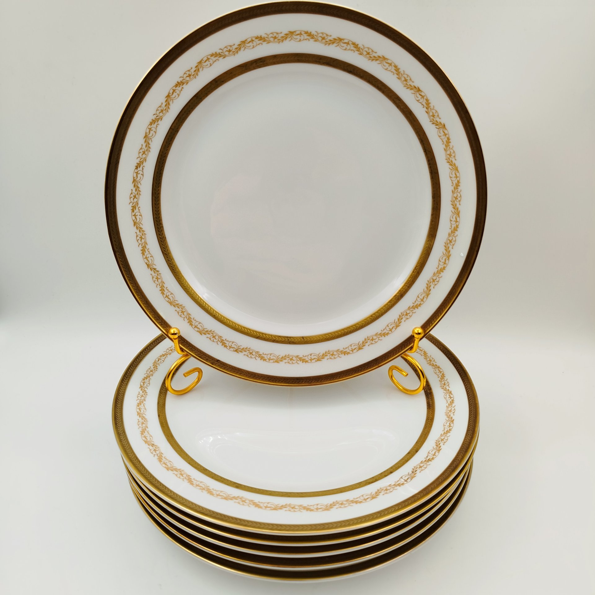 Набор тарелок для горячих блюд с растительным декором на 6 персон, серия "Charleroi-Bruxelles", фарфор, золочение, Tirschenreuth, Германия, 1969-1990 гг.