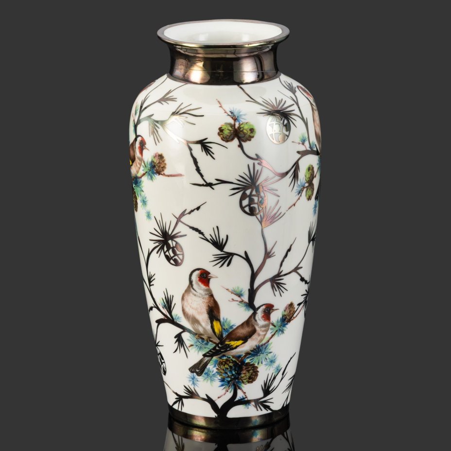 Ваза c cеребряным покрытием, украшенная изображением хвойных веток и птиц, Bohemia JN Barcelona