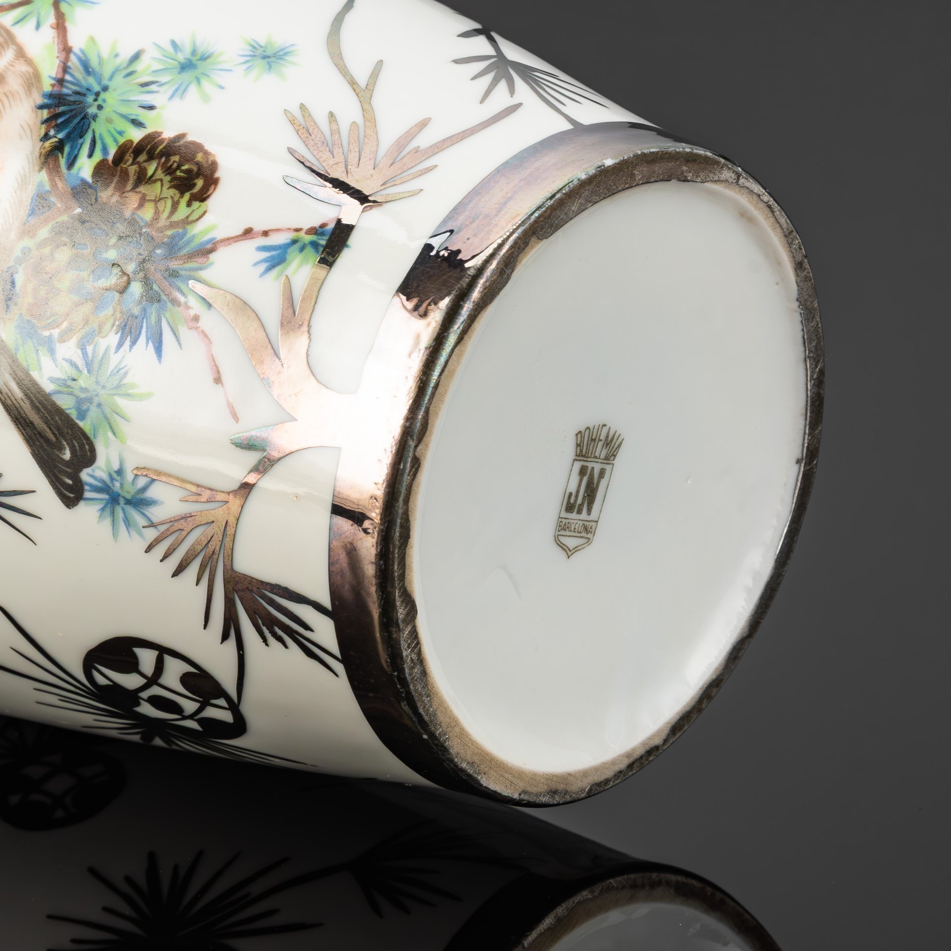 Ваза c cеребряным покрытием, украшенная изображением хвойных веток и птиц, Bohemia JN Barcelona, фарфор, деколь, "silver overlay", Испания, 1960-1980 гг.